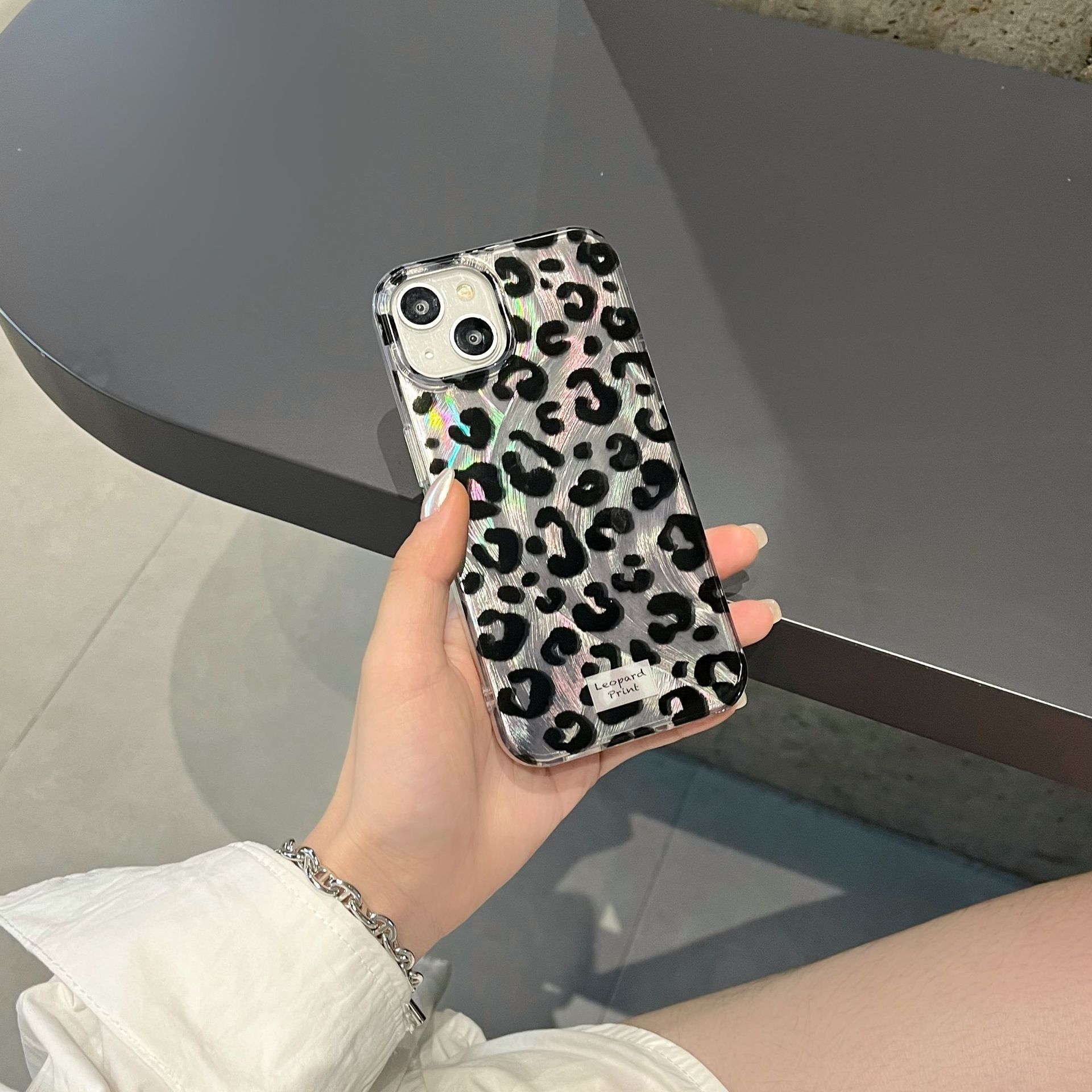 Minimalist Style Feather Gauze Leopard Print Apple 17/16 Pro Max Phone Case Compatible with iPhone 15/14 High-end Feel