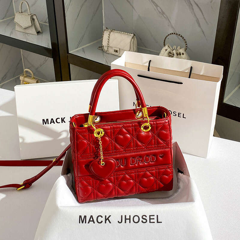 Dropshipping Trendy Red Bridal Wedding 2023 High-end Handbag with Pendant Princess Diana Bag Wholesale dh912061137JY