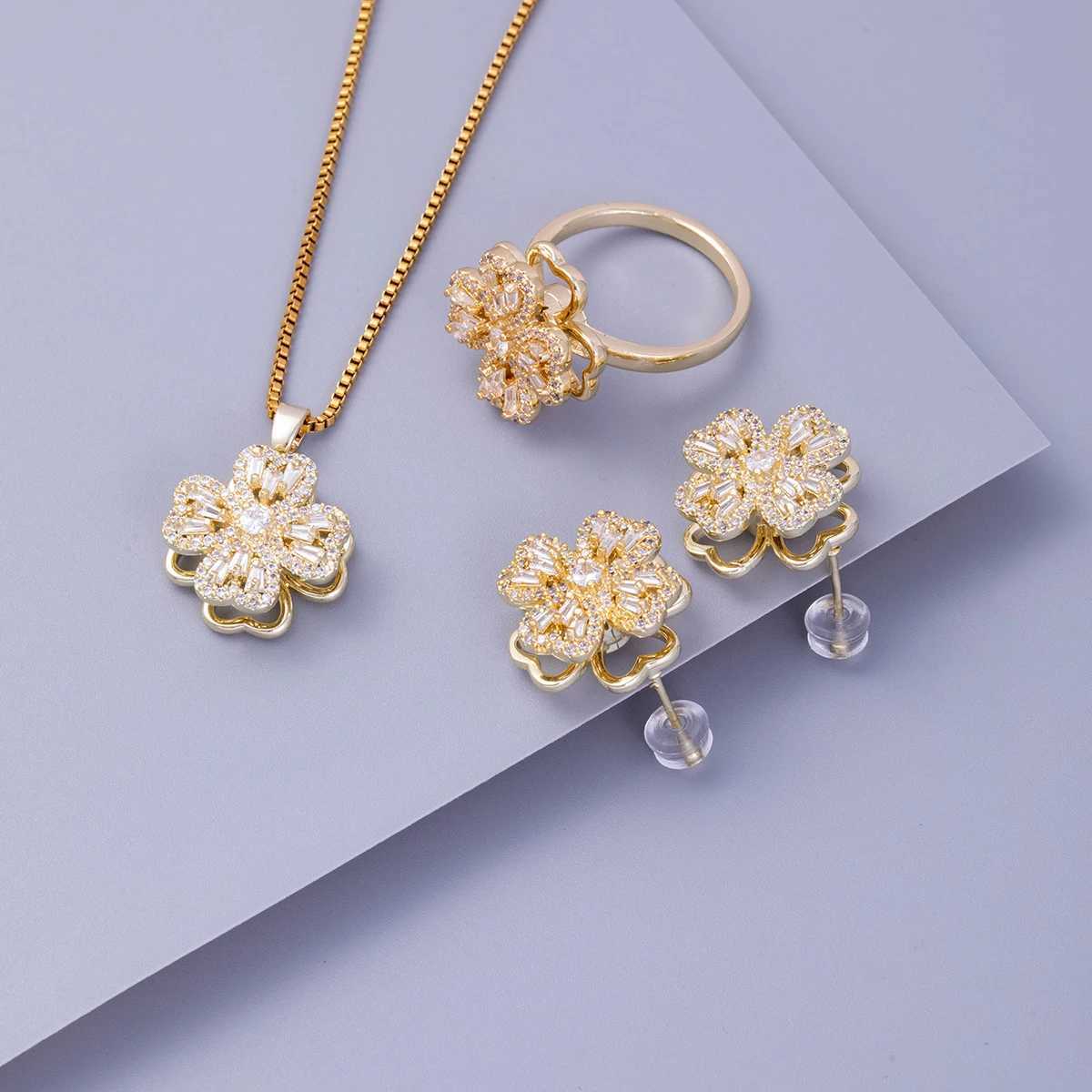 Popular Jewelry 4-Piece Set Super Flash Rotatable Ring AccESSible Luxury Niche Exquisite Bracelet Crystal Necklace Womens Ear Hook G251217