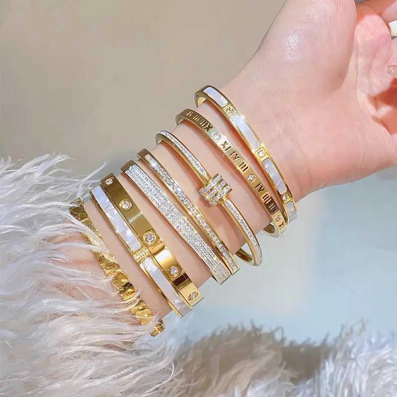 Titanium Steel Gold Silver Color Bangles for Women Girls Trend Waterproof Jewelry Luxury Sparkling Zircon Bangle M251217