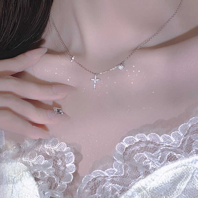 Fashion 18K Gold Plated Heart Cross Necklace Shiny Zircon Jesus Cross Pendant Religious Faith Accessories Wholesale designer necklace diamond jewelry 