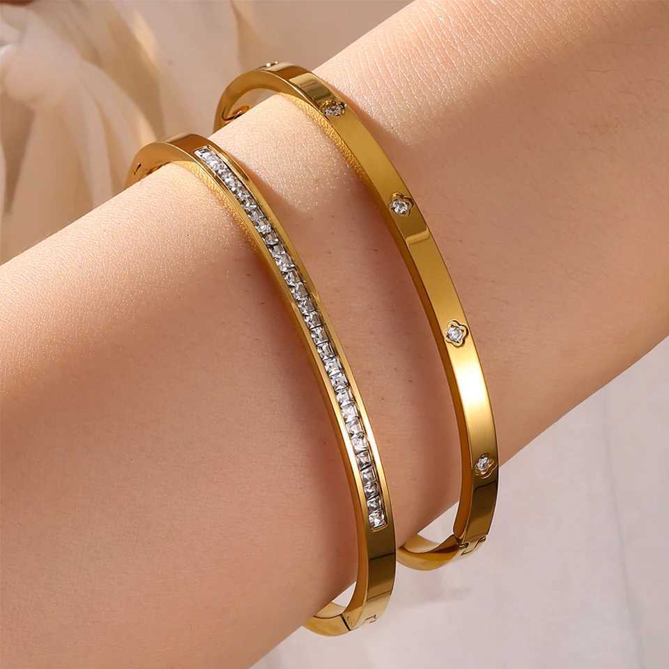 ZAKOL 2Pcs Shiny Zircon Stainless Steel s Set Fashion Jewelry for Couples Exquisite Valentines Day Jewelry Gift M251217