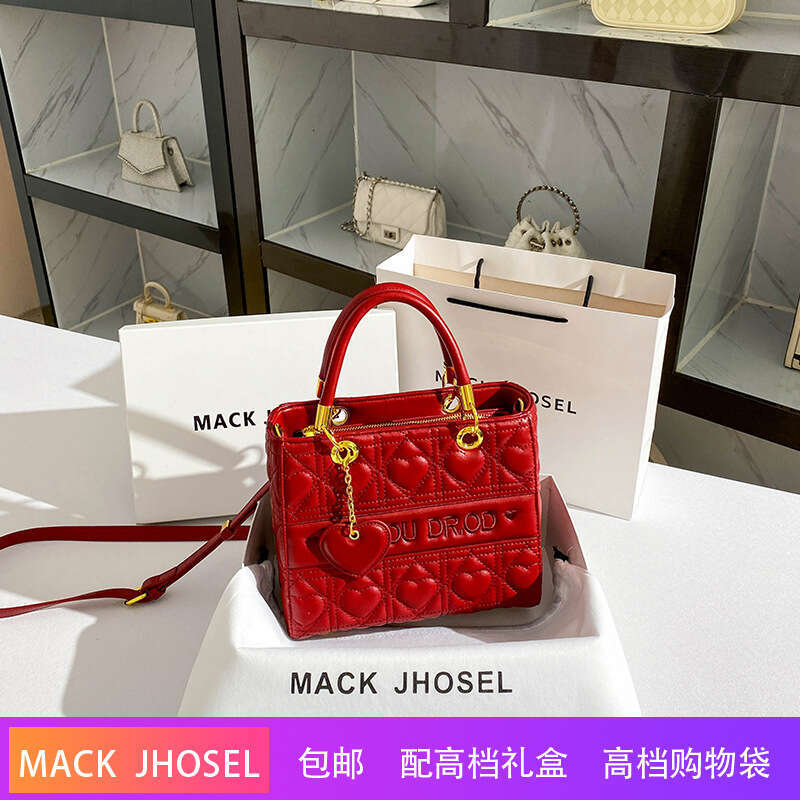 Dropshipping Trendy Red Bridal Wedding 2023 High-end Handbag with Pendant Princess Diana Bag Wholesale dh912061137JY