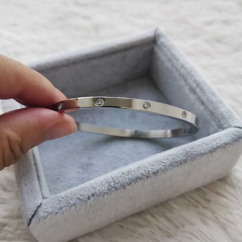 Mens Fashion Sparkling Bangle luxury Gold Light Luxury Ins Hand Jewelry Gift for Women Men M251217