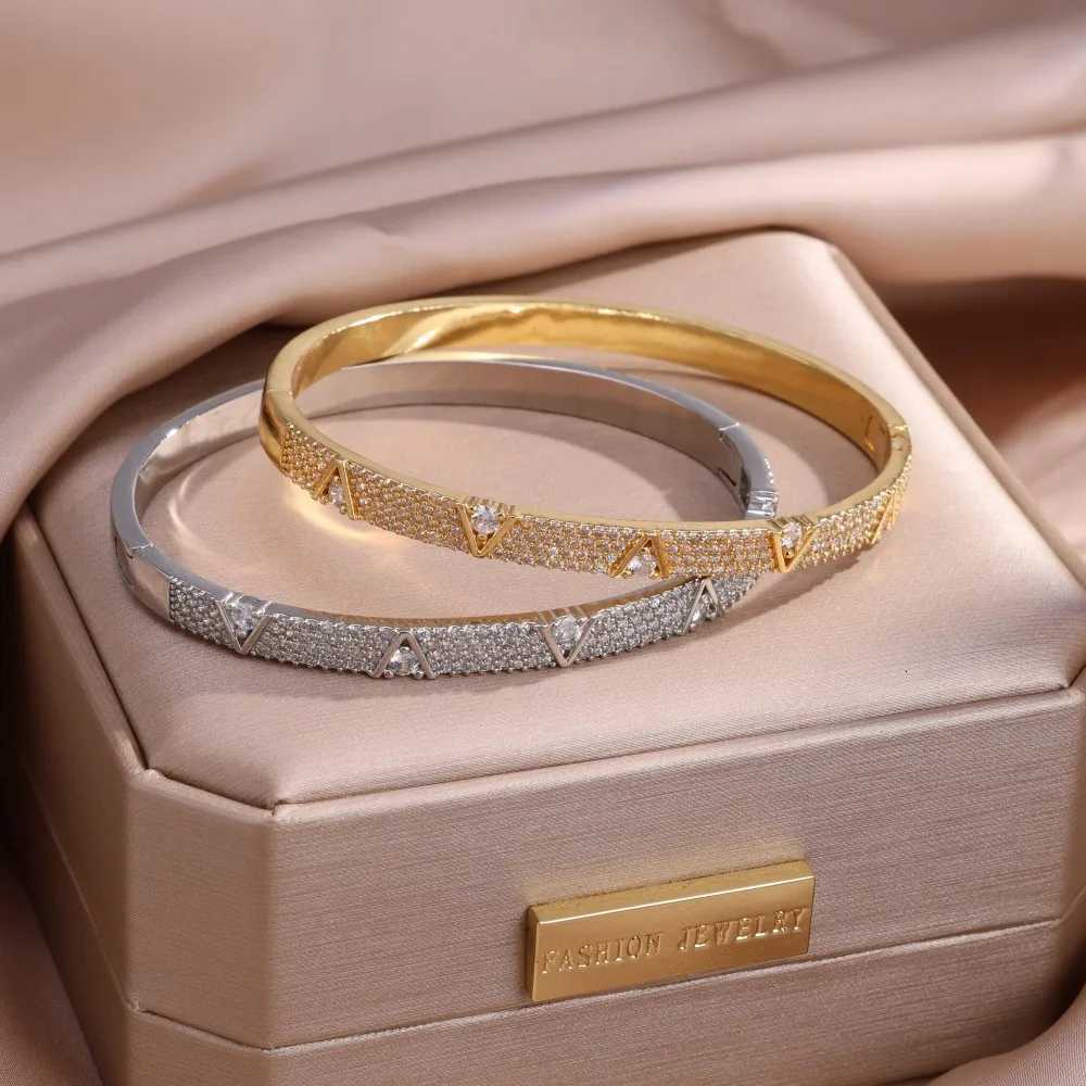 ZAKOL Light Luxury V-shaped Micro Inlaid Zircon For Women/Men New Unique Design Jewelry Gift M251217