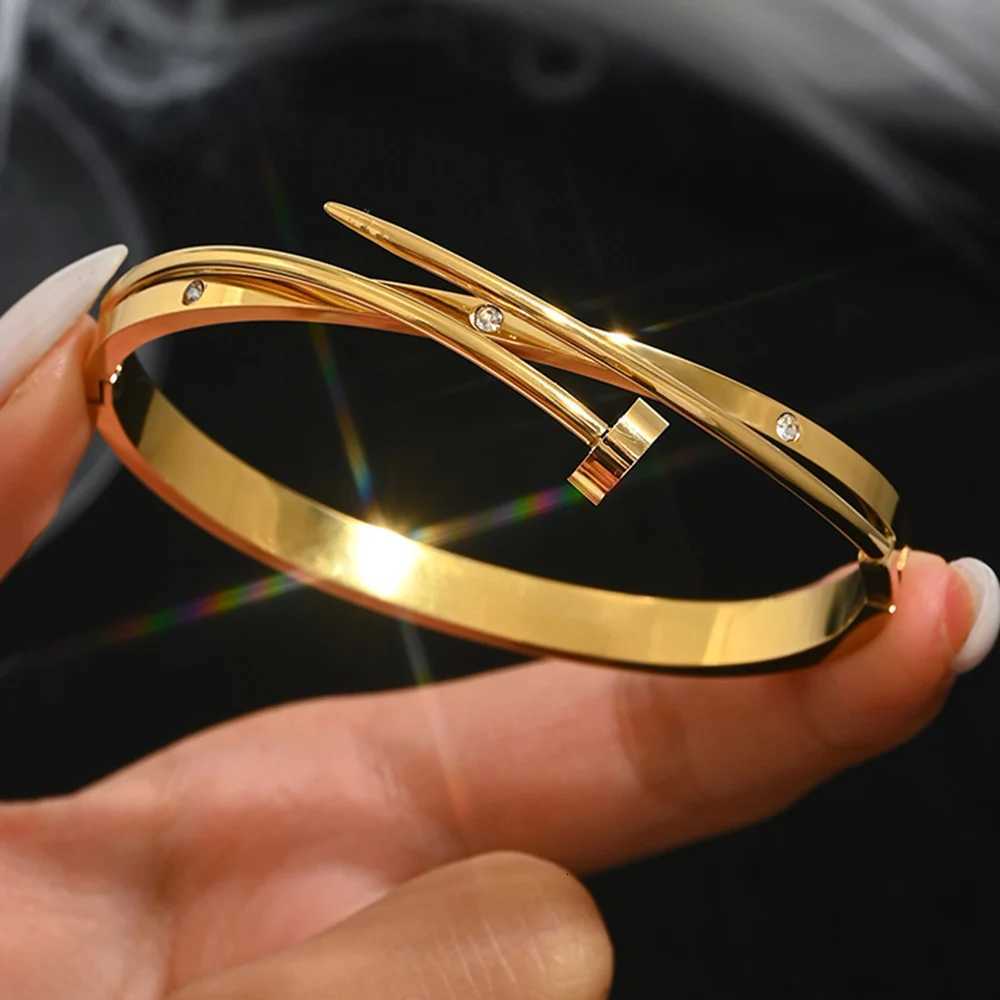 18K stainlESS steel gold womens fashion simple new hot c r stainlESS steel jewelry M251217