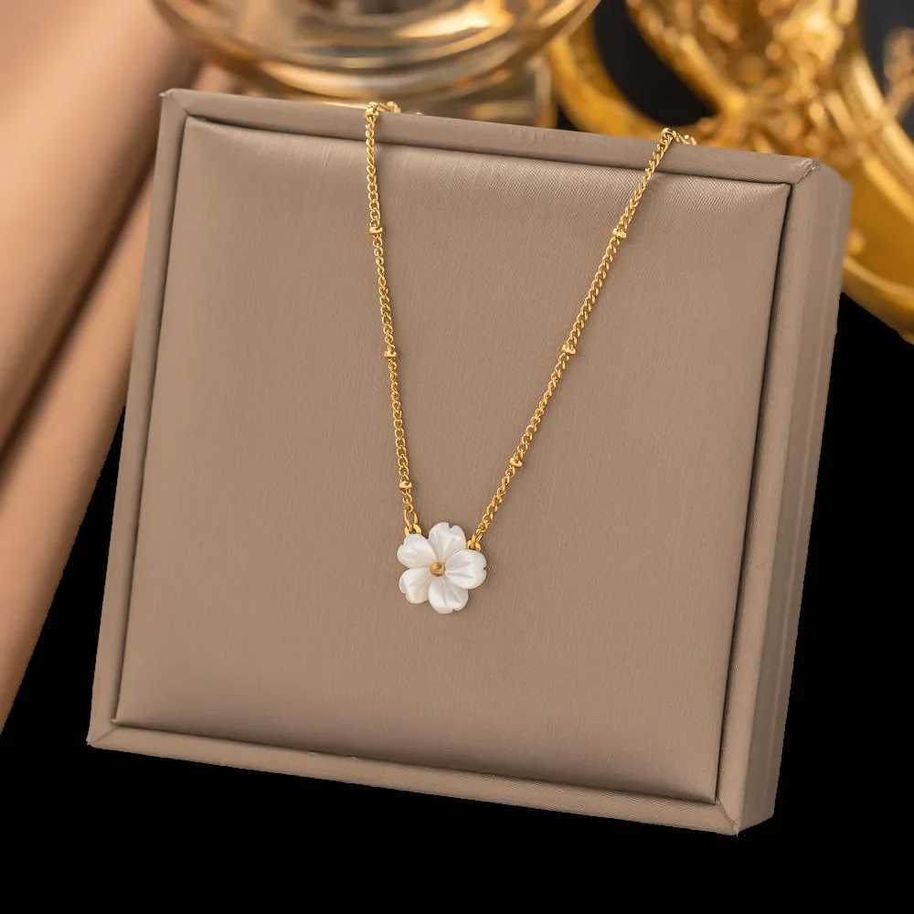 Stainless Steel White Shell Flower Pendant Necklace For Women Girls Gold Color Cute Clavicle Chain Jewelry Wedding Birthday Gift G251217