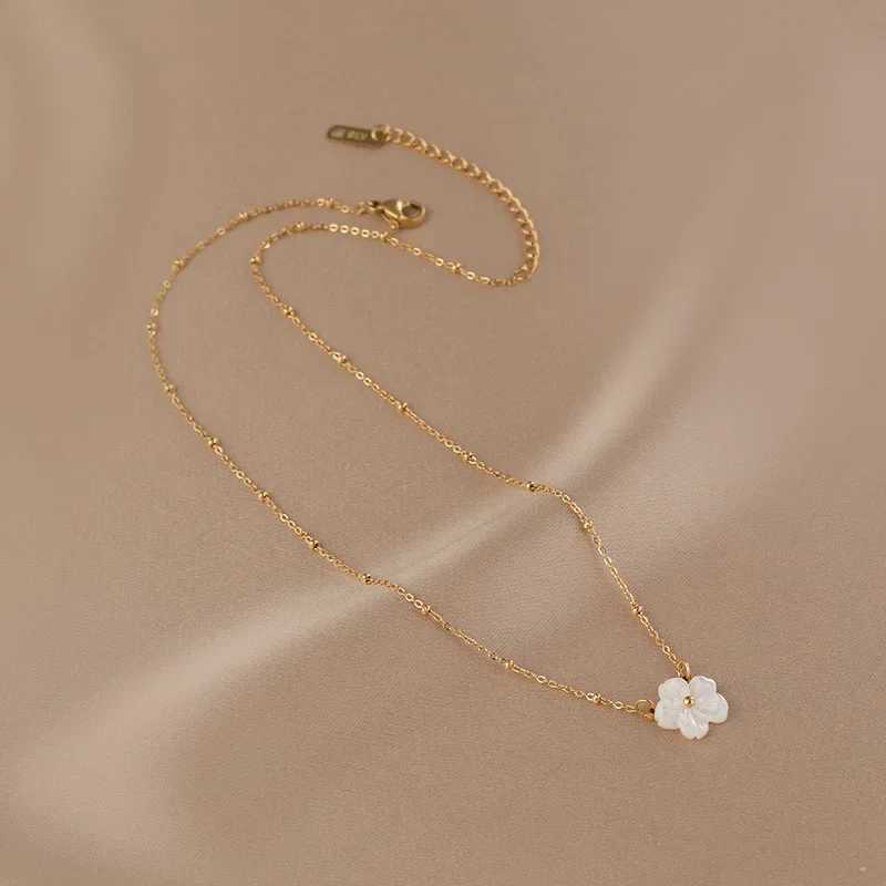 Stainless Steel White Shell Flower Pendant Necklace For Women Girls Gold Color Cute Clavicle Chain Jewelry Wedding Birthday Gift G251217