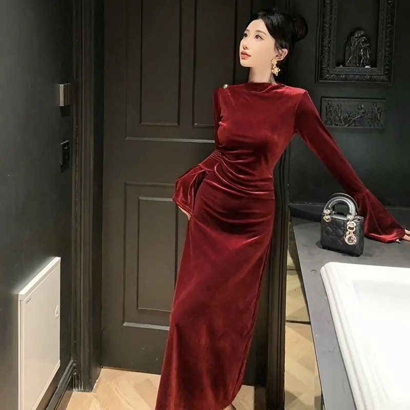 Internet Celebrity High-end Velvet Dress Light-mature Temperament High-waisted Slim Burgundy Fishtail Dress 251212