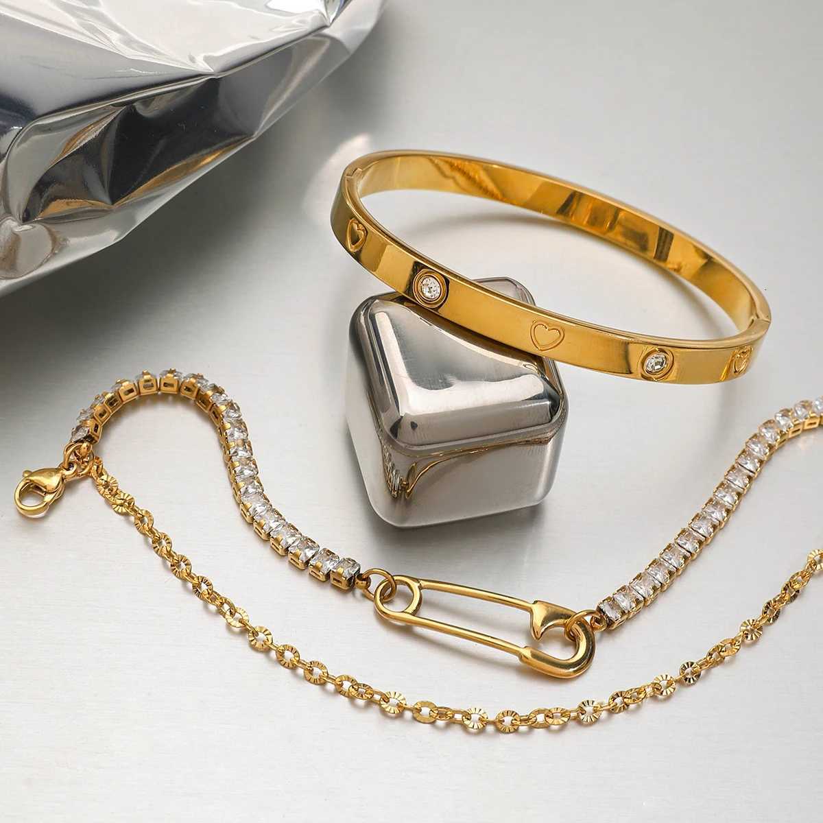 luxury Zora Womens Exquisite Paper Clip Design Zircon 18K Gold Plated Stainless Steel Trendy Double Layer for Daliy M251217