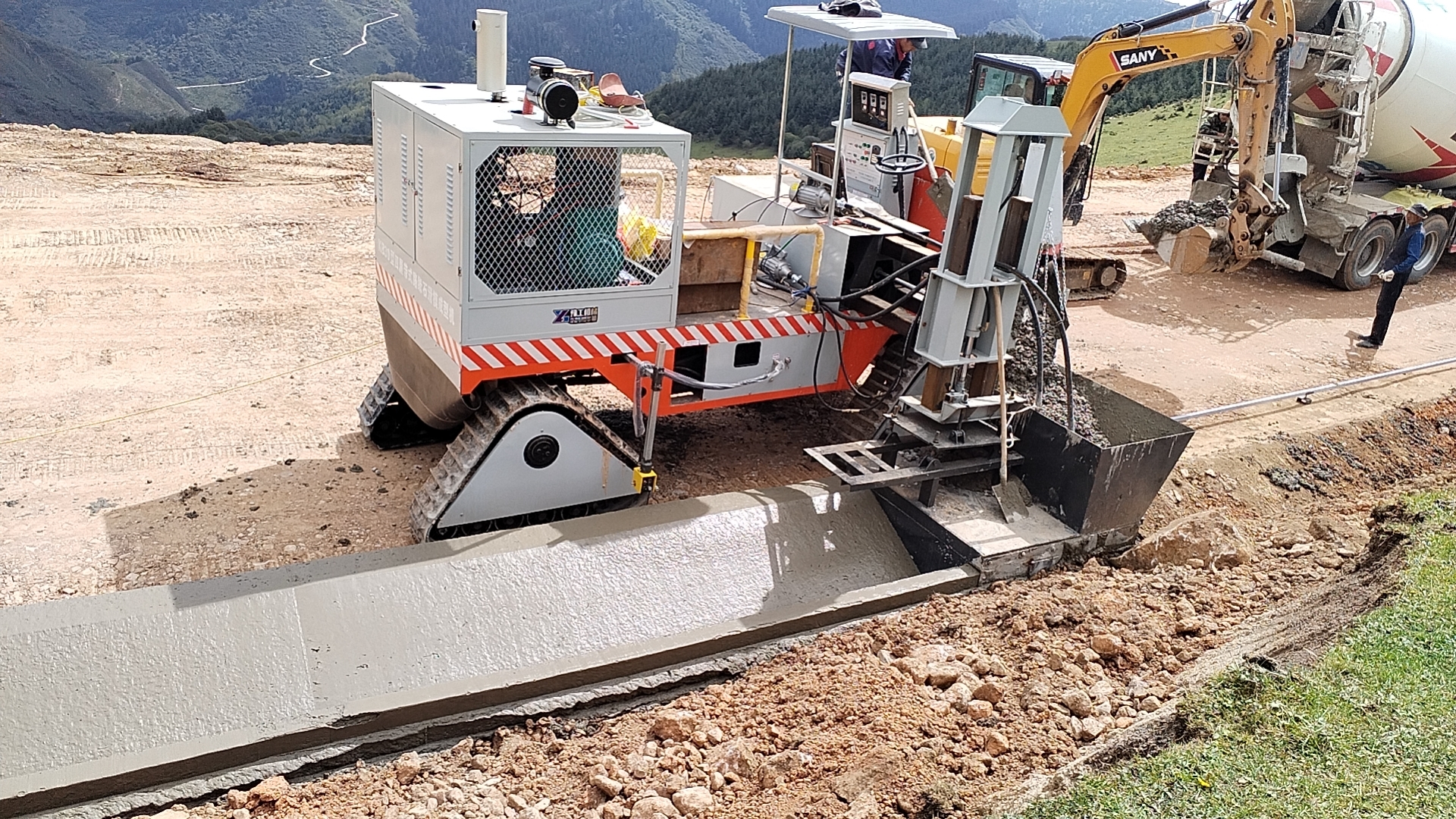High-Speed Slipform Curb Paver: Optimizing Budget and Timeline for Highway Projects
