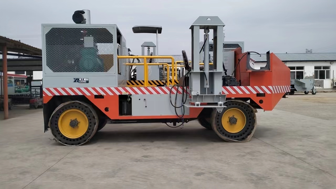 Automated Precast Kerb Slipform Machine with Compaction