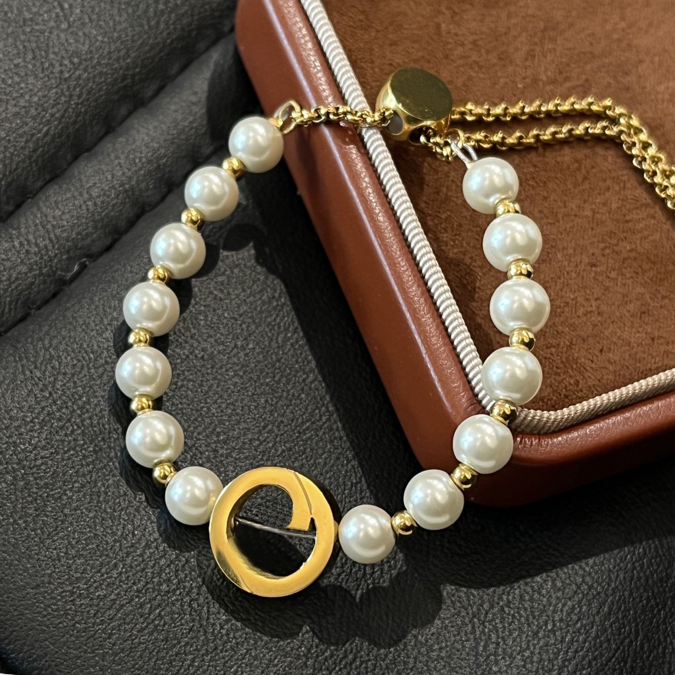 Gold Tone White Pearl Bracelet With Gold Accents And Tassel Pendant Daily Elegant Jewelry Gift For Her High-Quality And Stylish Accessory