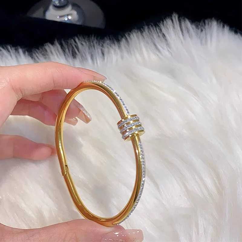 Luxury Gold Plated Bangles Jewelry Womens Hand Stainless Steel Bangle Gifts for Women Fashion Accessories Mothers Day M251217