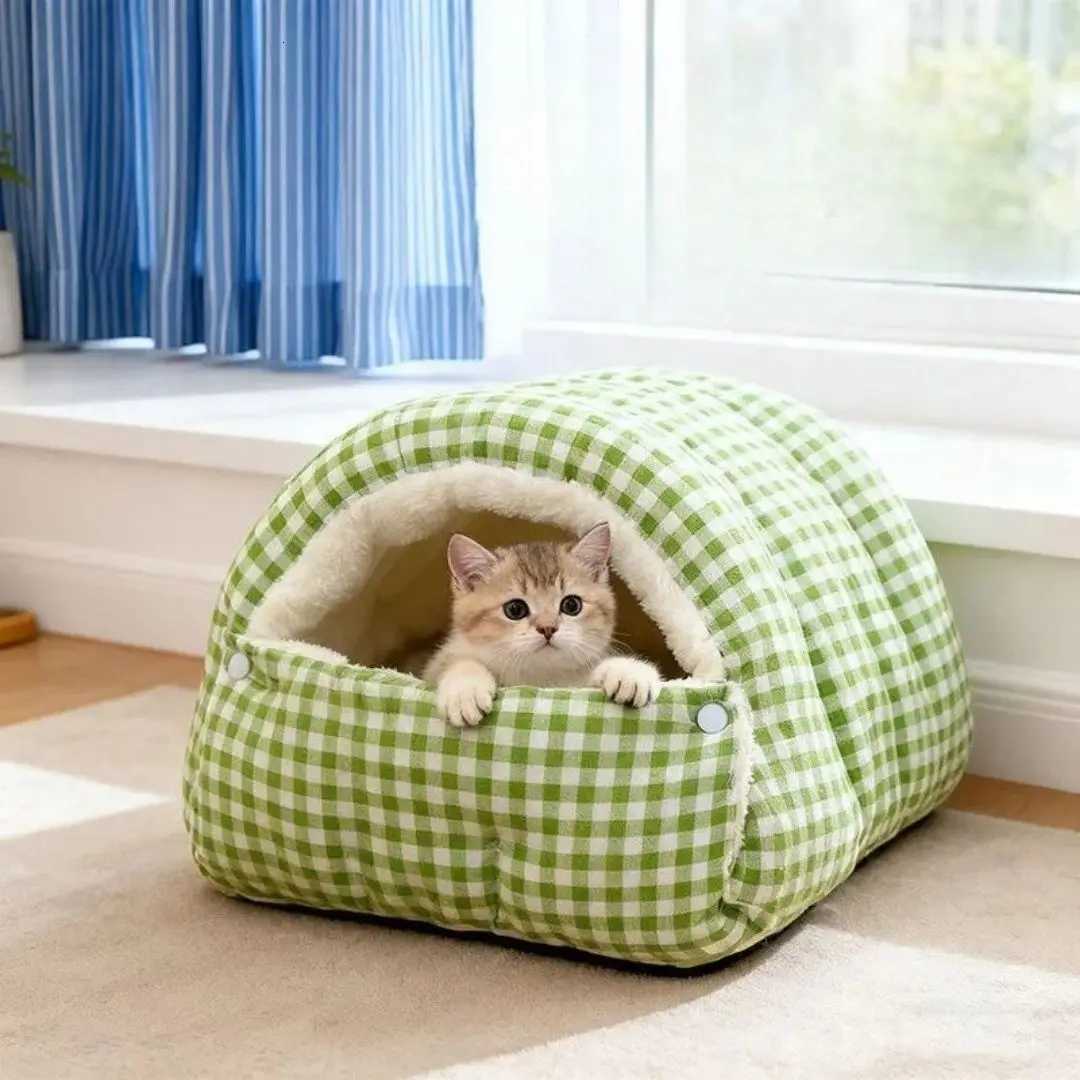 Checkered Cat House Winter Warm Enclosed Pet Bed for Cats and Small Dogs M251217