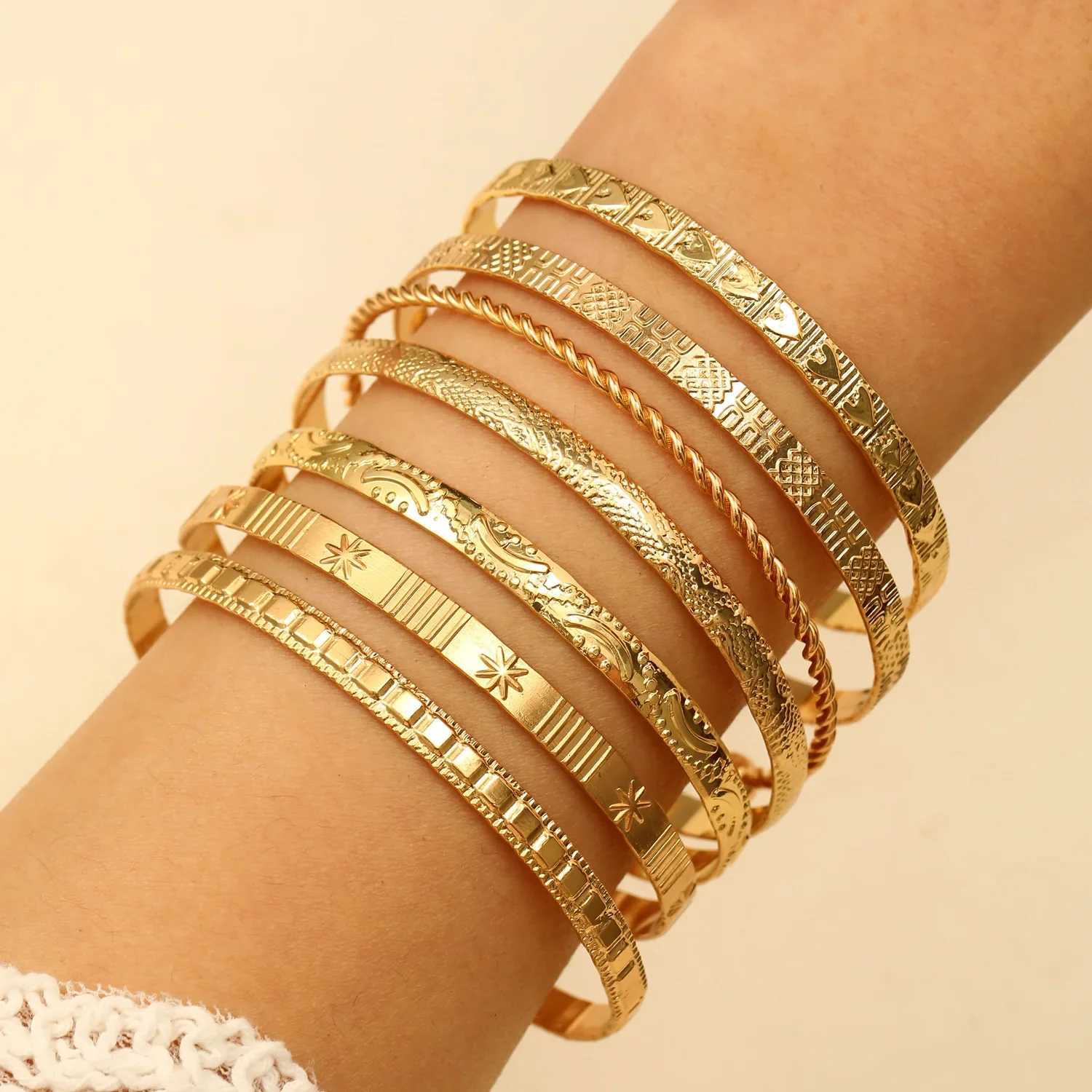 Stainless Steel 7 Pcs/Set Punk s for Women Girls Goth Heart Prints Metal Design Open Bangle Party Fashion Jewelry Gifts M251217