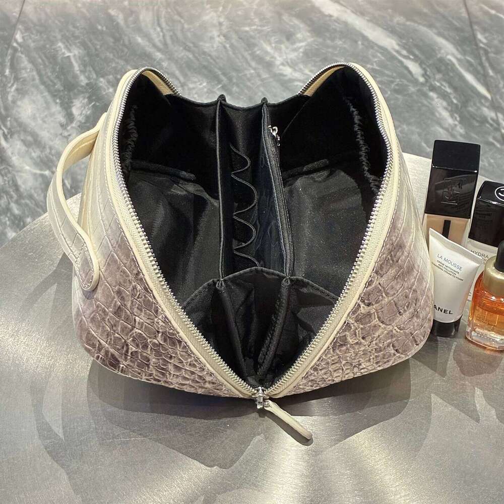 Genuine Leather Stone Makeup For Women New Himalayan Crocodile Pattern Cowhide Travel Toiletry Storage Cosmetic Bag St251217