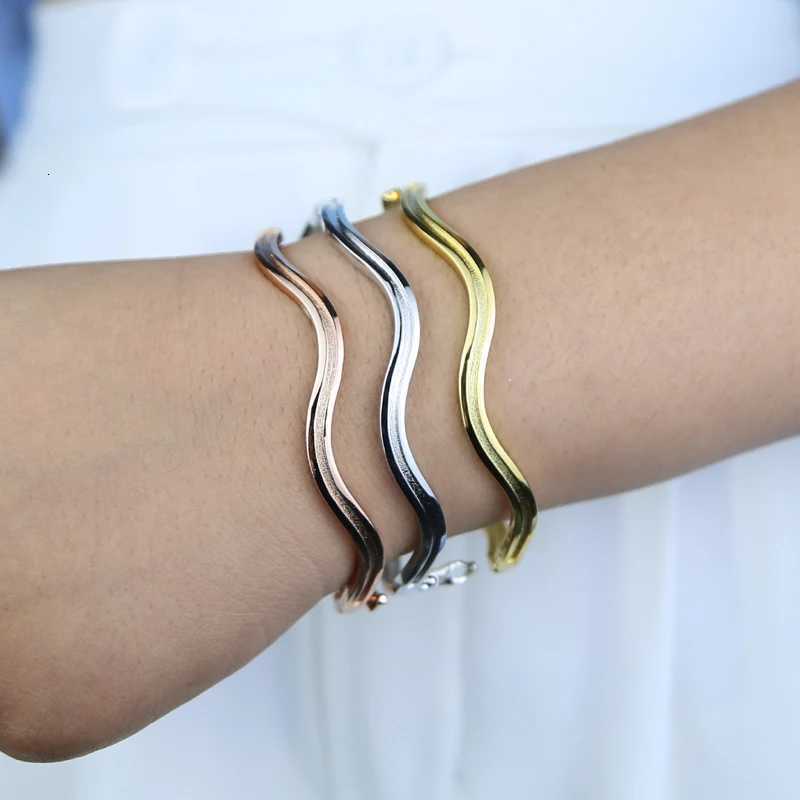 High Polished Sparking CZ Wave Twisted Band Stacking Bangle 5A Cubic Zirconia Paved Gold Color Women Fashion Jewelry M251217