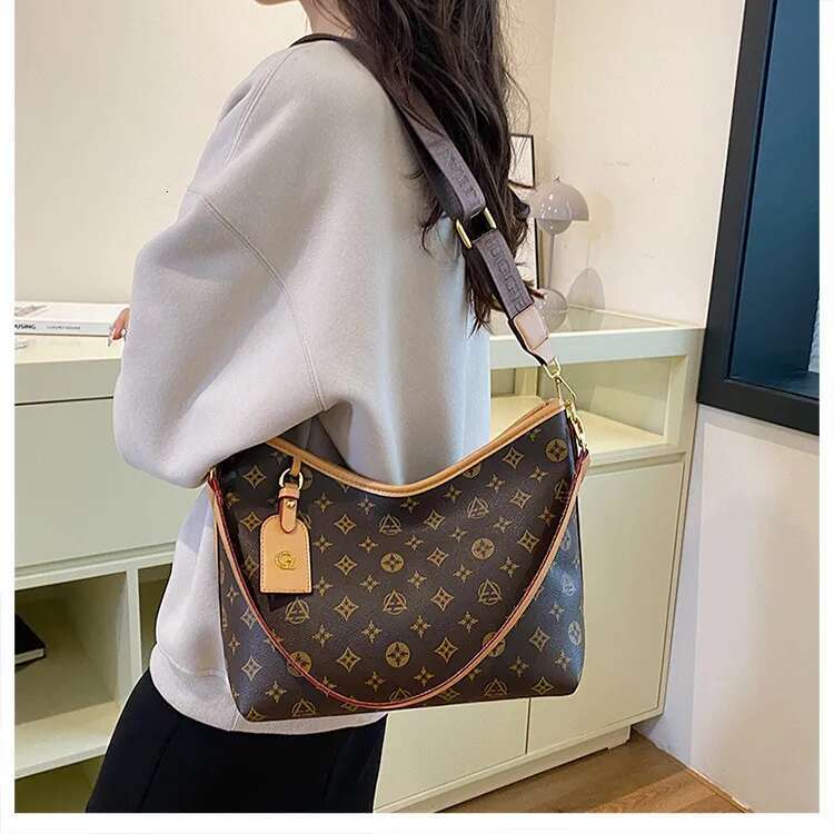 Fashion Brand Trend Designer handbags large capacity shoulder crossbody casual totes luxury designer bags Underarm tote bag Niche Design sense