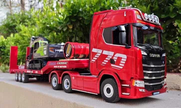 Remote control engineering car Huina Scania 770S trailer head alloy car model childrens toy four-wheel drive ratio 501D G251218