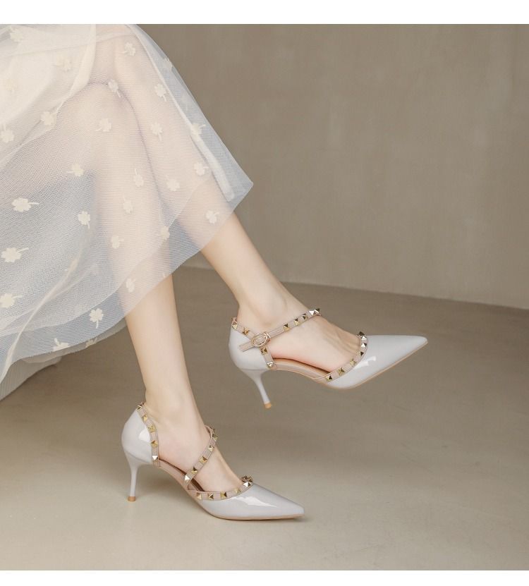 free shipping Stylish sandals with pointed temperament patent leather slim heels hollow sandals with a girlish feel versatile high heels new