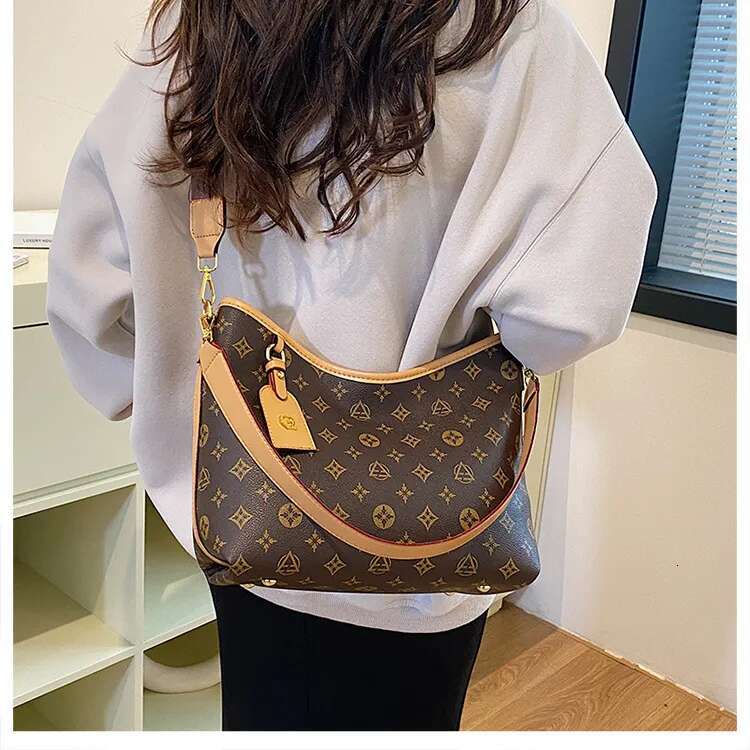 Fashion Brand Trend Designer handbags large capacity shoulder crossbody casual totes luxury designer bags Underarm tote bag Niche Design sense