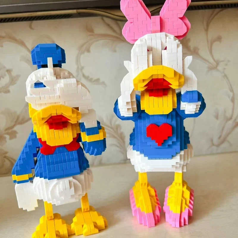 Disney New Mickey Minnie Daisy Donald Duck Building Blocks Assembled Micro-particle Model Toys Educational Ornaments Gifts H251218