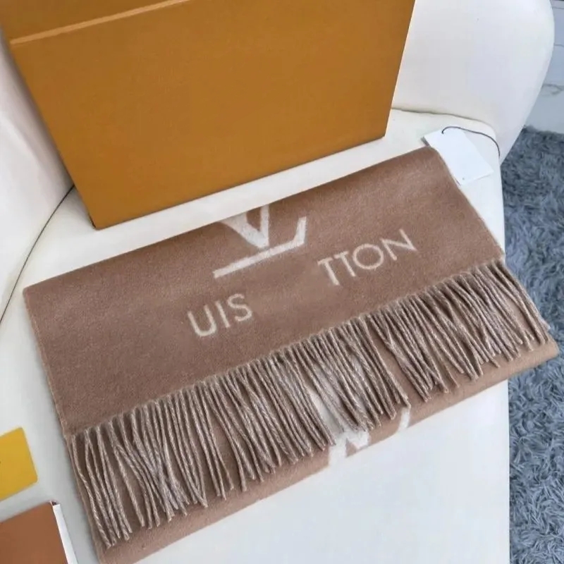 2023New Luxury V Designer Scarf Letter Old Flower Fashionable Autumn and Winter Rabbit Fleece Scarf Womens Winter Warm Fashion Double Sided Two Color High end Shawl