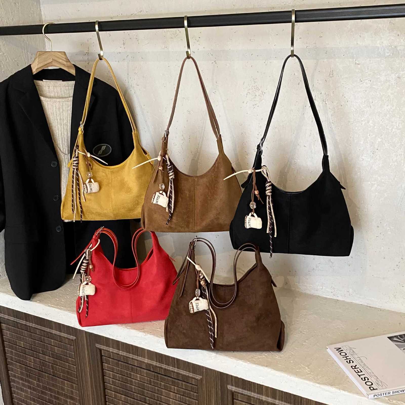 Autumn Winter Suede Womens Shoulder Bag Solid Versatile Underarm Bags Temperament Commute Handbag with Personalized PendantT251218