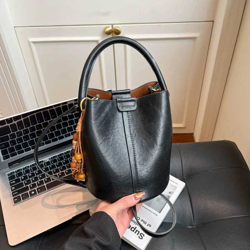 Sophisticated Women Shoulder Bag Luxe Leather Crossbody Purse Ladies Work To Weekend Transitional HandbagT251218