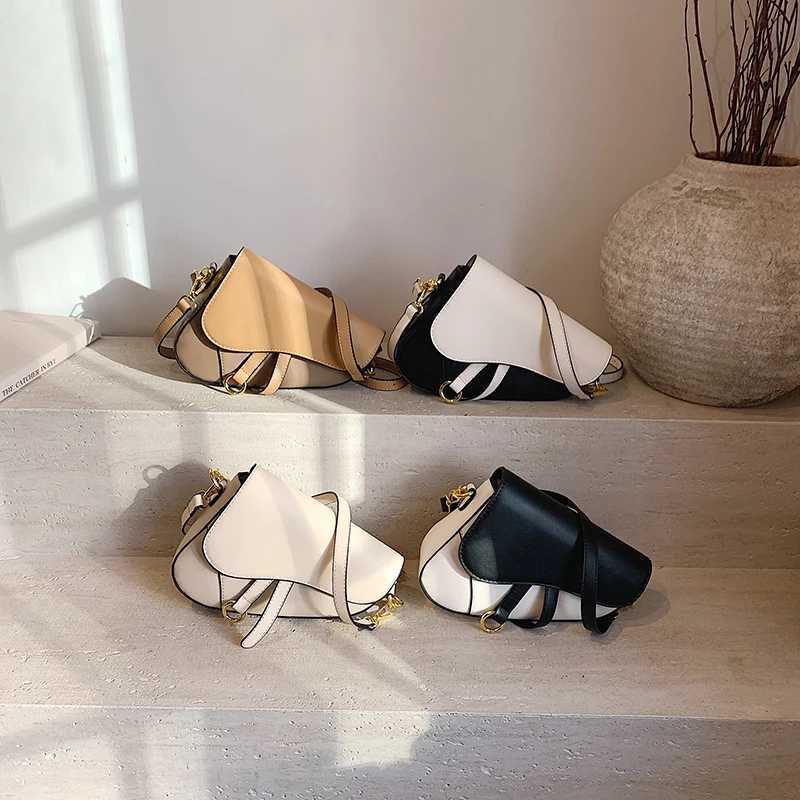 Luxury womens chain shoulder bag elegant PU leather womens crossbody bag fashionable and trendy design handbagT251218