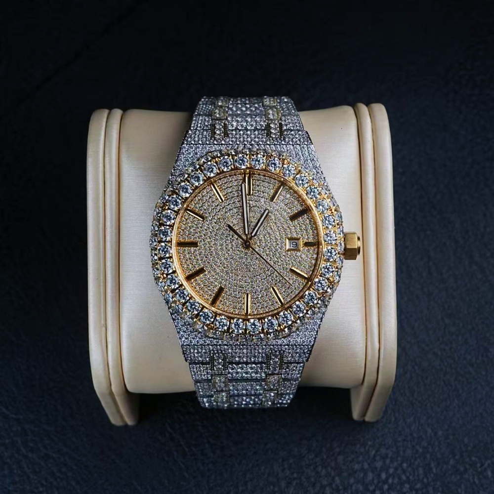 VVS high-quality moissanite watch, custom-made by hand. Diamond watch, hand-set with diamonds. Hip-hop rap style. Free delivery to your home.
