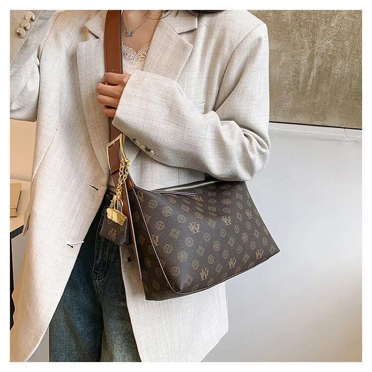 High-Quality Commuter Stylish Large Capacity Shoulder Printed Multi-Functional Designer Tote Luxury Tote Bag Brown Leather Classic Niche design sense 