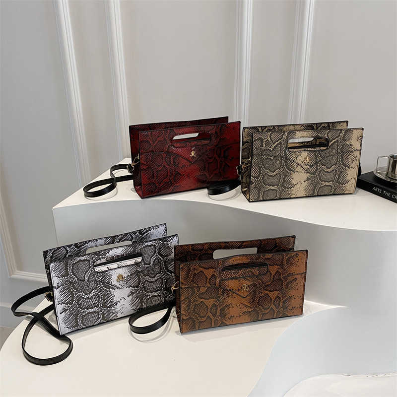 Fashion Snake Pattern 2025 Trendy and Unique New Style Women's Simple Korean-style Elegant Large Capacity Trendy Handheld Envelope Bag J251218