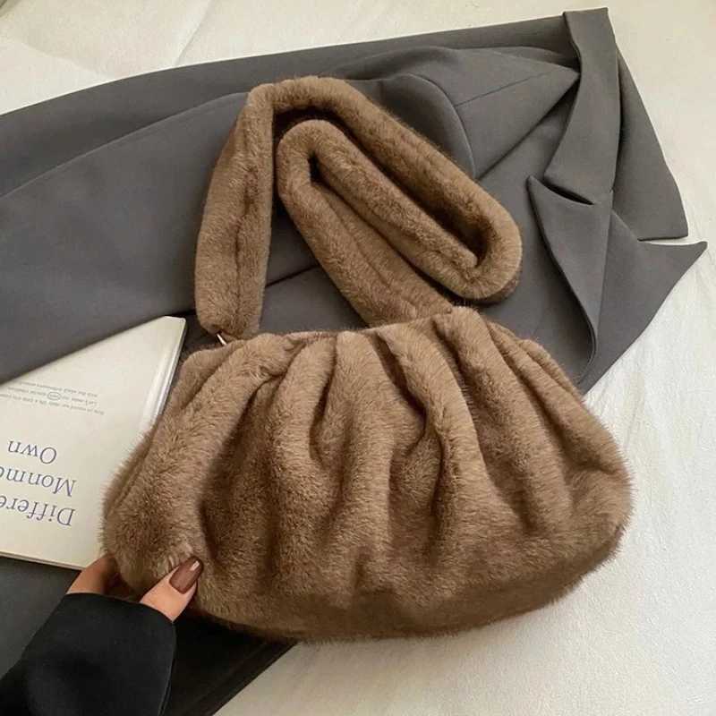 Fashionable Wrinkled Cloud Bag Soft Faux Fur Small Shoulder Bags for Women 2025 Winter Trend Korean Plush Handbags Crossbody BagT251218