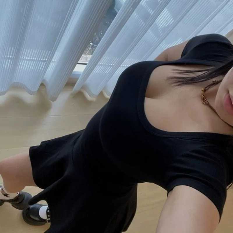 Sweet Spicy Chic Solid Color Mini Dress Short Sleeve French-Inspired Waist-Defining Petite A-Line Dress for Women Fall Fashion M260326