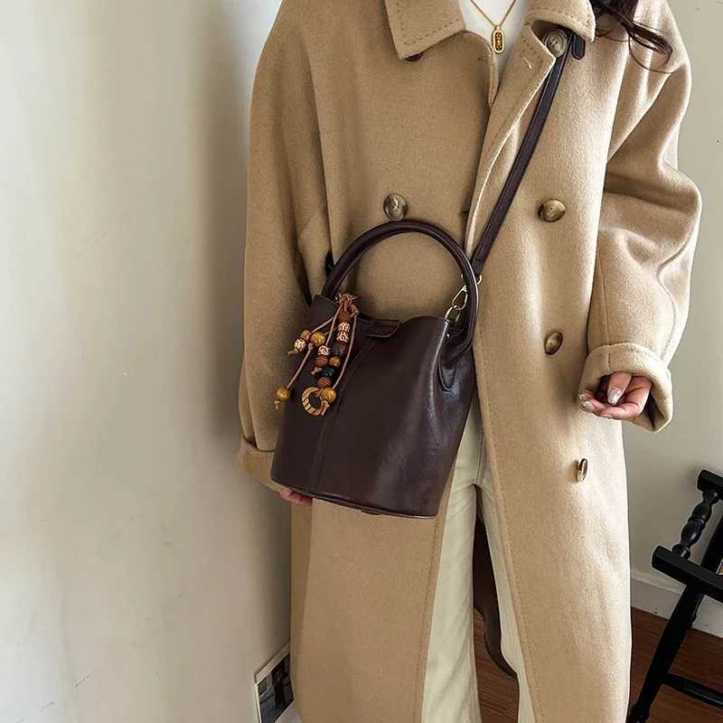 Sophisticated Women Shoulder Bag Luxe Leather Crossbody Purse Ladies Work To Weekend Transitional HandbagT251218