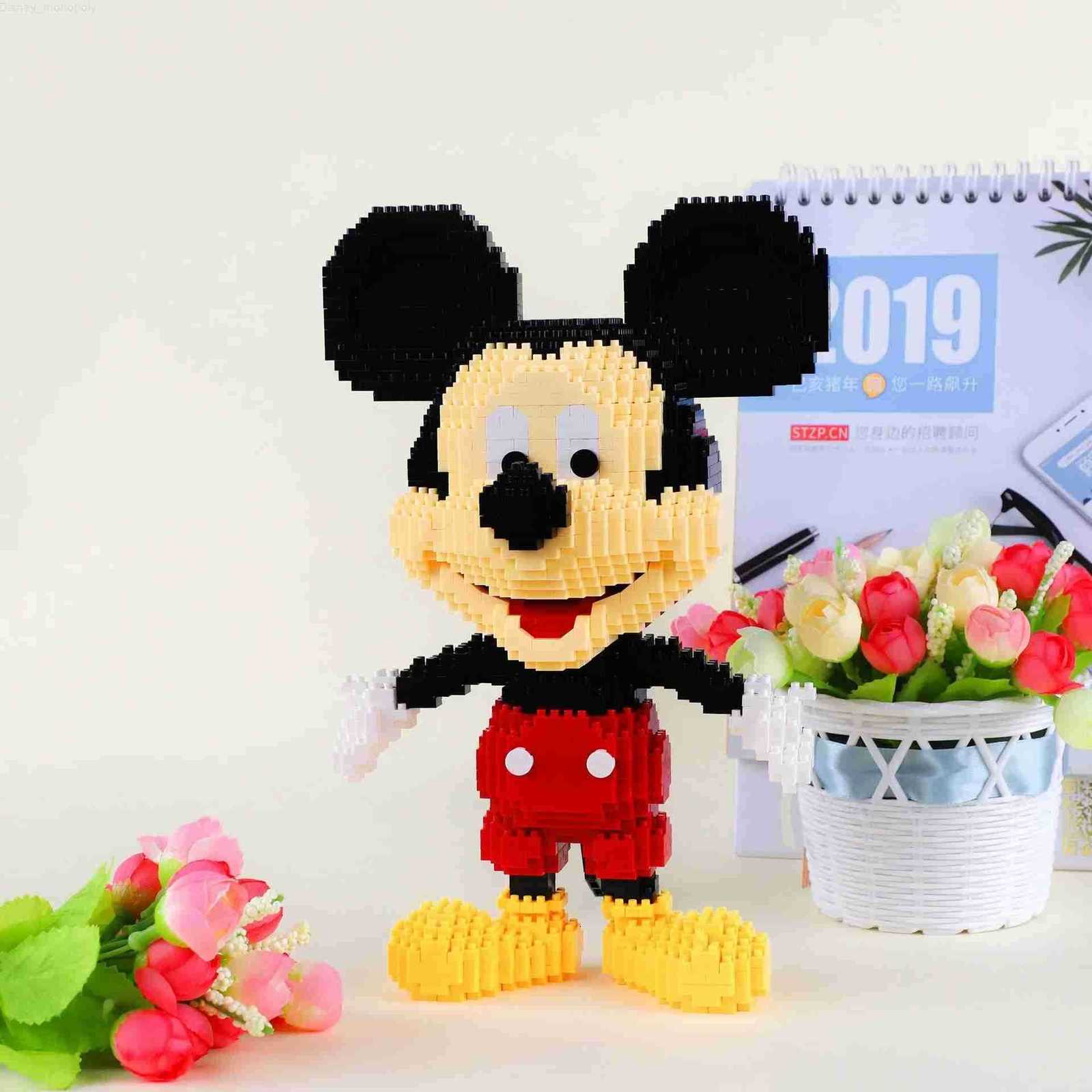 Disney Mickey Mouse Winnie the Pooh Building Blocks Assembly Construction Diamond 3D Model Mini Bricks Figures Toys for Kid Gift H251218