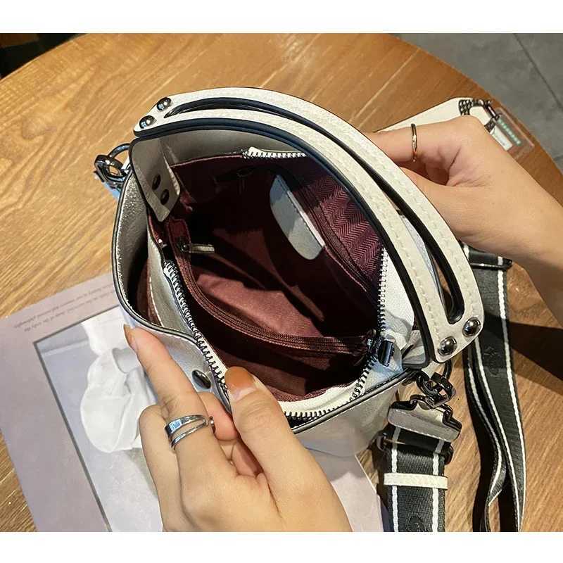 Female Cowhide Commuting Crossbody Bags Womens Retro Top-grain leather Shoulder Handbag Ladies Waxed Cowhid Genuine Leather BagT251218
