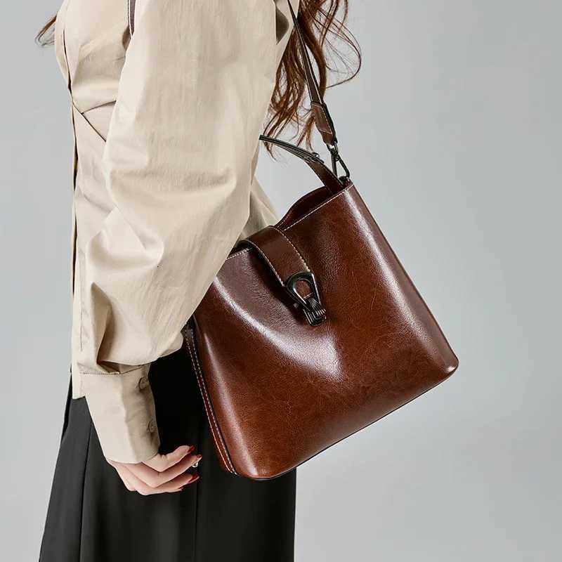 Female Cowhide Commuting Crossbody Bags Womens Retro Top-grain leather Shoulder Handbag Ladies Waxed Cowhid Genuine Leather BagT251218