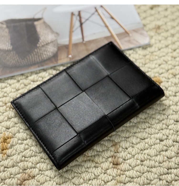 2026 new Niche new trendy high-end designer women's handbag suitable for hand-carrying crossbody single-shoulder and armpit carrying