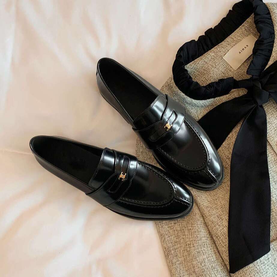 Gold Buckle Slip-On Lazy Loafers Designer Shoe Women British Style Small Leather Single Shoes 2026 New Model