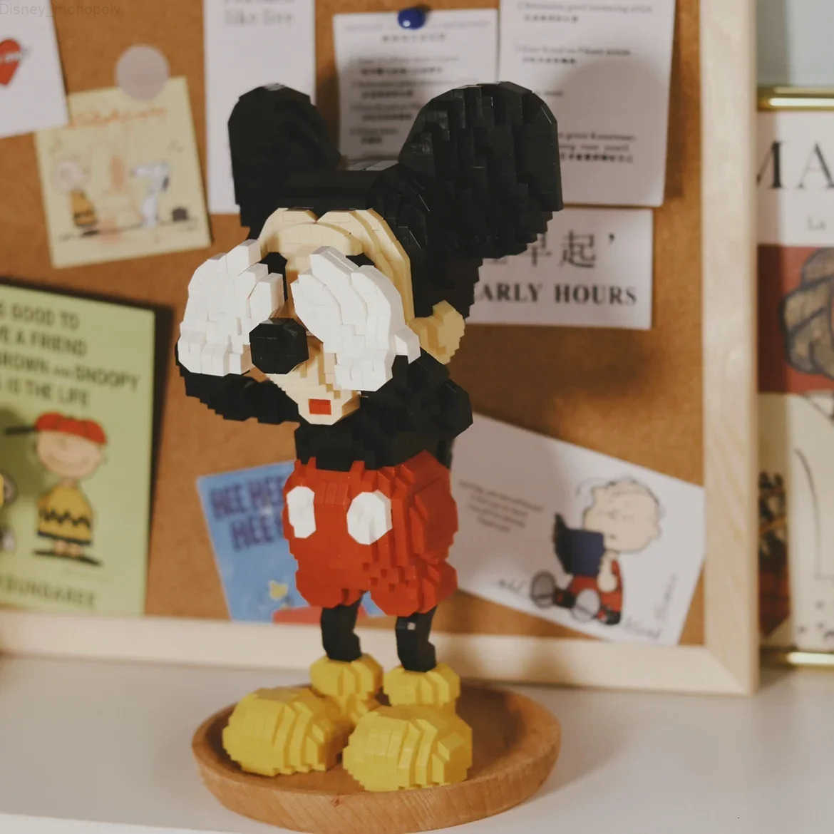 Disney New Mickey Minnie Daisy Donald Duck Building Blocks Assembled Micro-particle Model Toys Educational Ornaments Gifts H251218