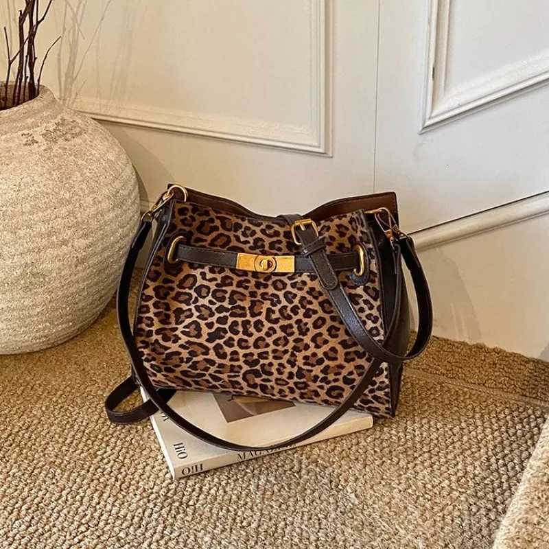 Sophisticated Timeless Crossbody Bag One Shoulder Office Commuting Business Trip Exquisite Portable Trendy Sleek ElegantT251218