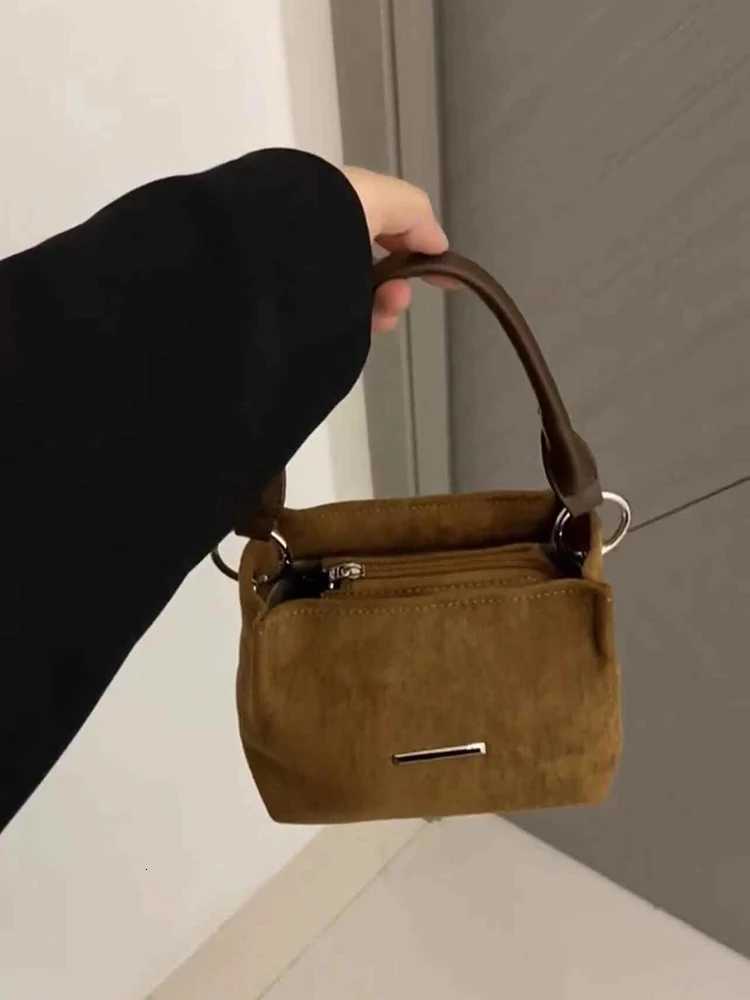 Vintage Suede Womens Handbags Autumn/Winter New Versatile Temperament Commute One Shoulder Bags Fashion Niche Crossbody BagsT251218