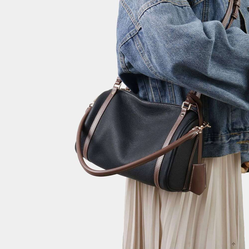 First Layer Cowhide Bowling Women's New Niche Design Large Capacity Handbag Fashionable Shoulder Crossbody Bag St251218