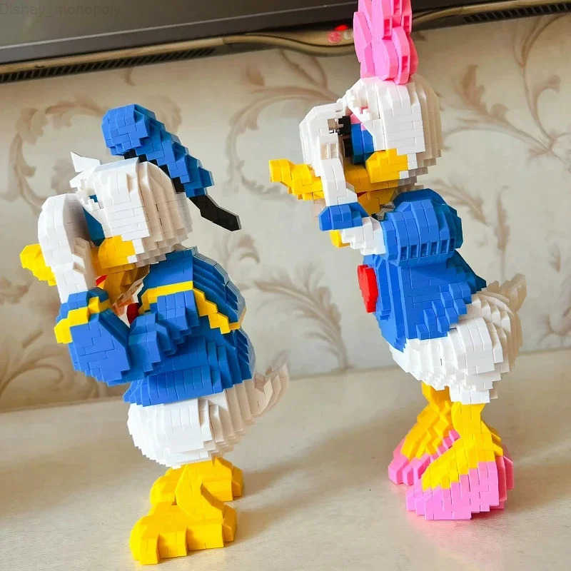 Disney New Mickey Minnie Daisy Donald Duck Building Blocks Assembled Micro-particle Model Toys Educational Ornaments Gifts H251218