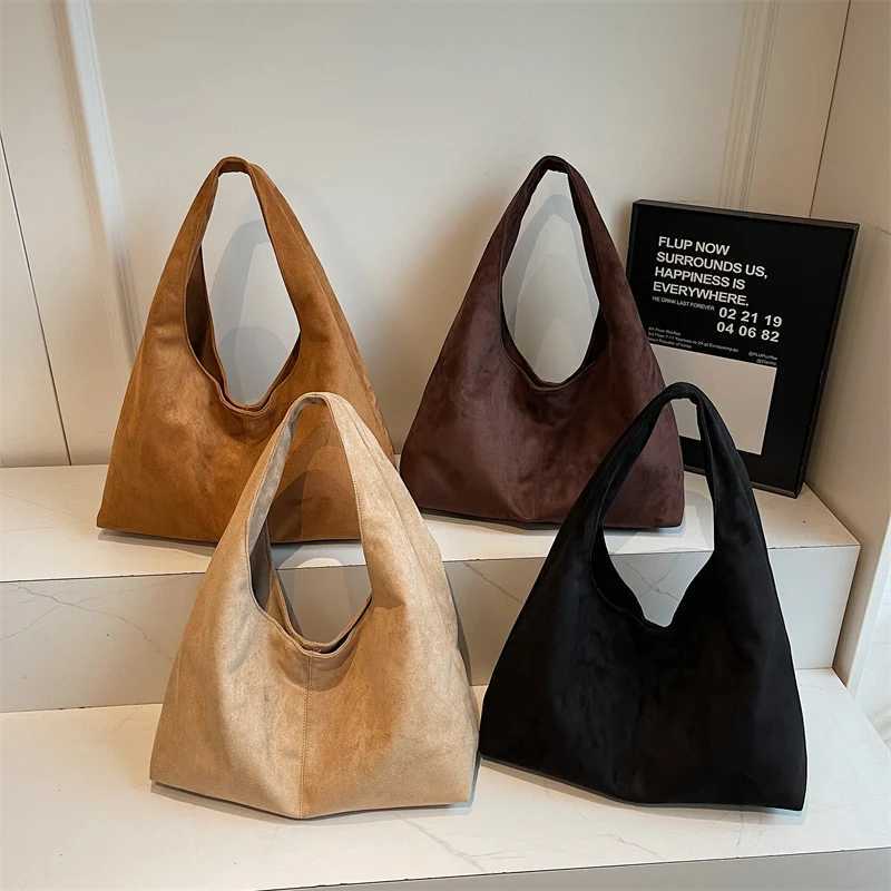 2025 Winter New Solid Hasp Flannel Style Shoulder Bags Simple Casual Versatile Portable Commute Hot Trendy Handbags for WomenT251218