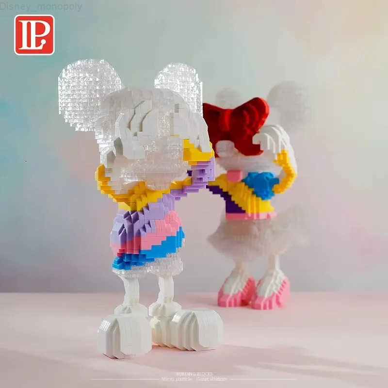 Disney Mickey Mouse Micro Building Blocks Classic Steamboat Willie Blindfold Minnie Mouse Donald Duck Mini Bricks Figures Toys H251218