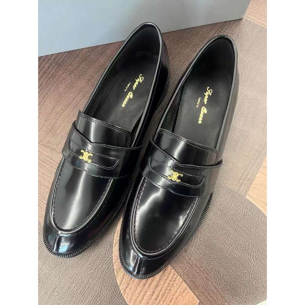 Gold Buckle Slip-On Lazy Loafers Designer Shoe Women British Style Small Leather Single Shoes 2026 New Model